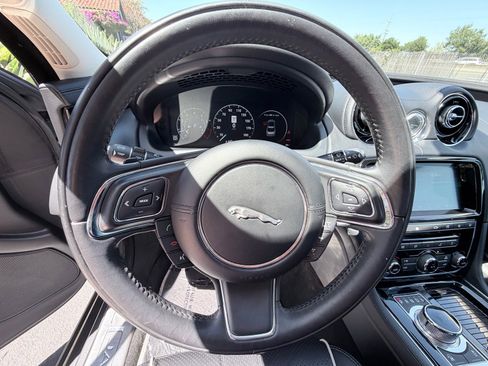 Used 2019 Jaguar XJ R-Sport RWD image 14