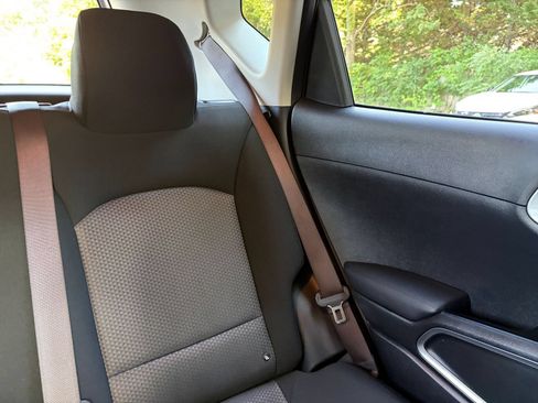 Used 2025 Kia Soul LX w/ LX Technology Package FWD image 30