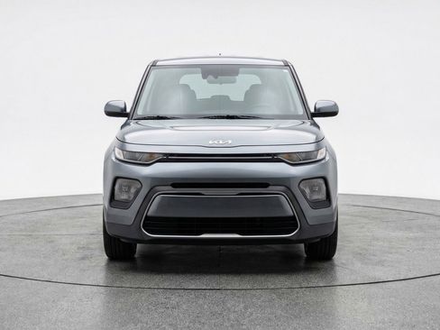 Used 2025 Kia Soul LX w/ LX Technology Package image 2