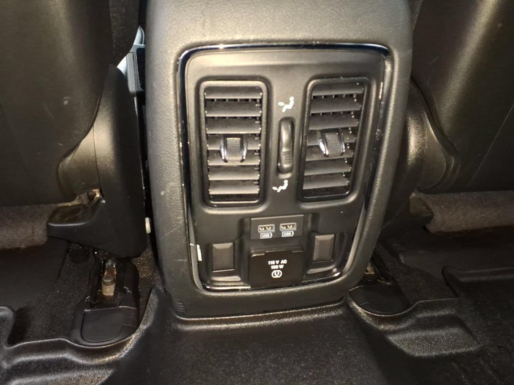 Used 2019 Jeep Grand Cherokee Limited AWD/4WD image 9