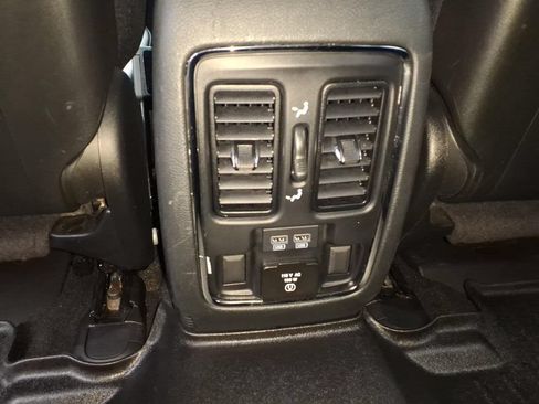 Used 2019 Jeep Grand Cherokee Limited AWD/4WD image 9