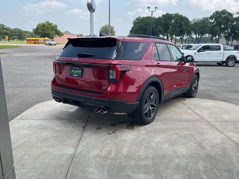 Used 2025 Ford Explorer ST image 5