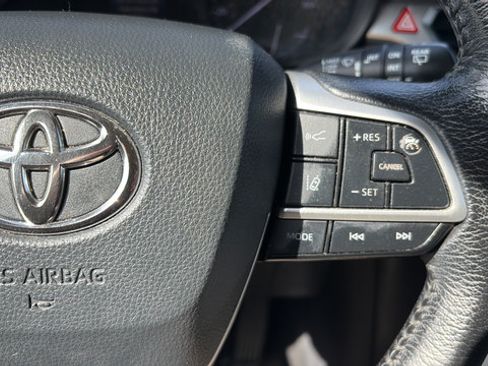 Used 2021 Toyota Sienna XLE AWD/4WD image 31