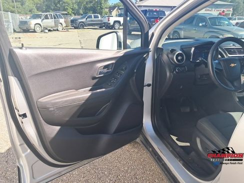 Used 2015 Chevrolet Trax LS FWD image 15