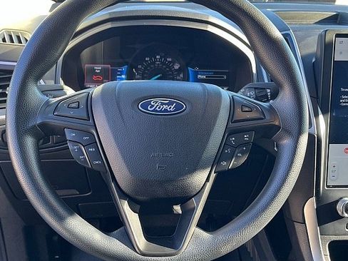 Used 2023 Ford Edge SE image 9