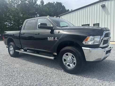 Used 2017 RAM 2500 Tradesman w/ Chrome Appearance Group AWD/4WD image 3