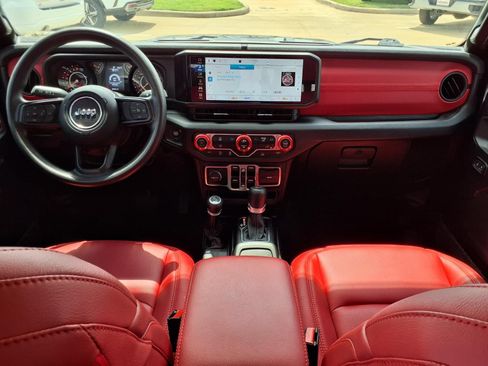 Used 2025 Jeep Gladiator Sport AWD/4WD image 9