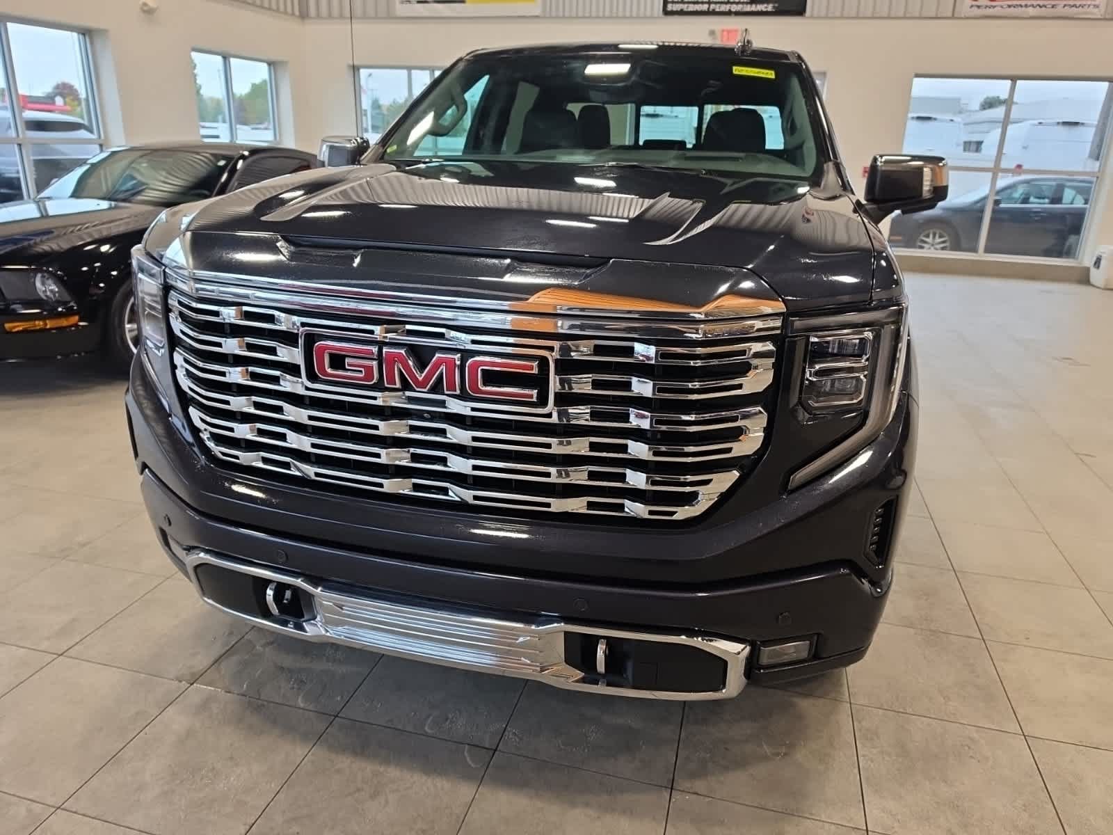 Used 2023 GMC Sierra 1500 Denali AWD/4WD image 2