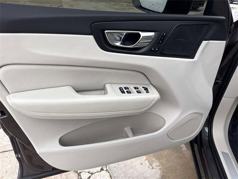 Used 2022 Volvo XC60 B5 Inscription w/ Advanced Package image 10