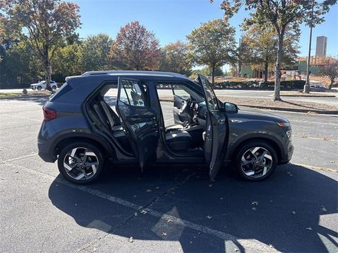 Used 2024 Hyundai Venue SEL image 10
