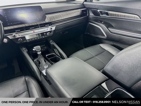 Used 2024 Kia Telluride EX w/ EX Captain's Chair Package FWD image 24