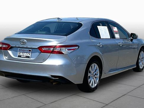 Used 2019 Toyota Camry LE FWD image 12