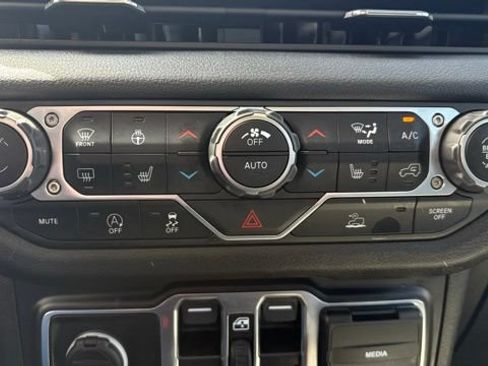 Used 2024 Jeep Wrangler Unlimited Sport AWD/4WD image 29