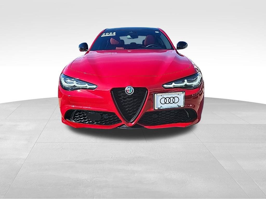 Used 2024 Alfa Romeo Giulia Veloce AWD/4WD image 2