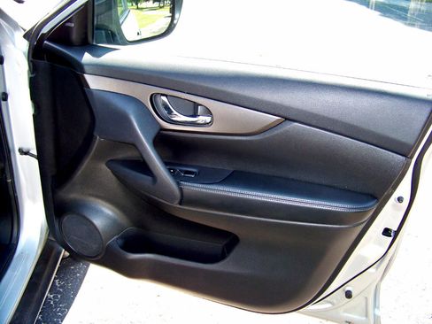 Used 2014 Nissan Rogue SV w/ SV Premium Package image 24