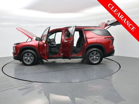 Used 2025 Chevrolet Traverse LT w/ Driver Confidence Package image 45