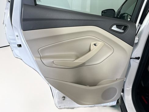 Used 2019 Ford Escape SE image 24