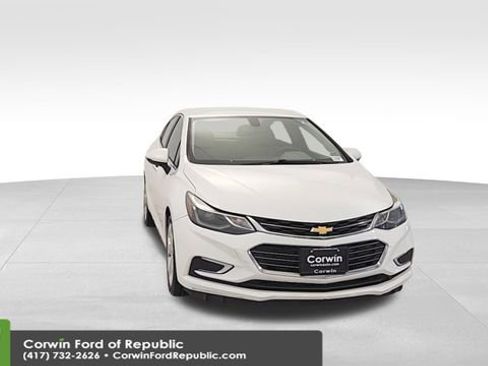 Used 2017 Chevrolet Cruze Premier w/ Enhanced Convenience Package image 2