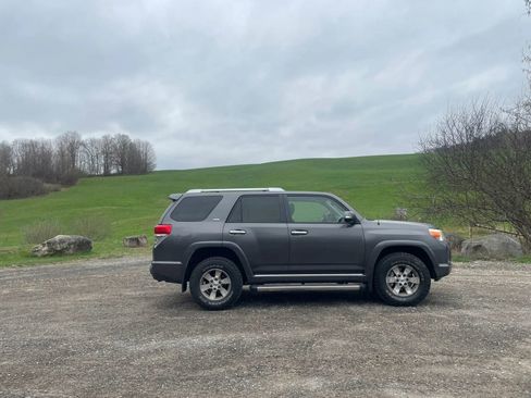 Used 2012 Toyota 4Runner SR5 w/ Convenience Pkg AWD/4WD image 2