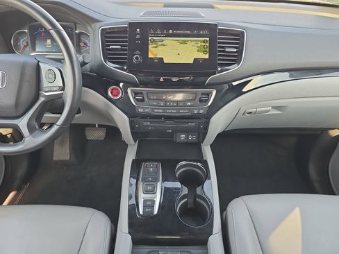 Used 2021 Honda Pilot Touring image 10