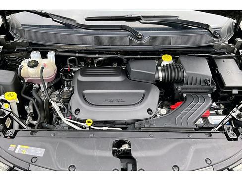 Used 2025 Chrysler Pacifica Limited FWD image 52