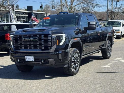 Used 2024 GMC Sierra 2500 Denali Ultimate AWD/4WD image 2