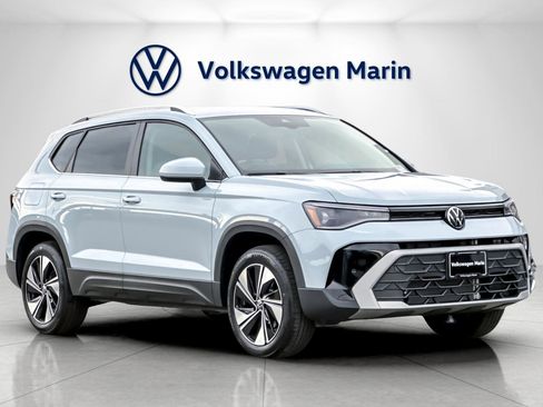 New 2026 Volkswagen Taos SE image 7