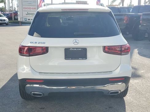 Used 2023 Mercedes-Benz GLB 250 w/ Premium Package image 6