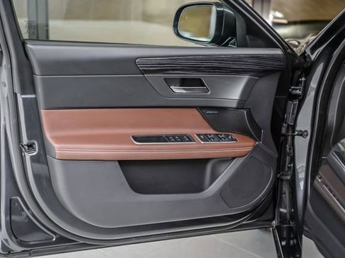 Used 2018 Jaguar XF S image 46