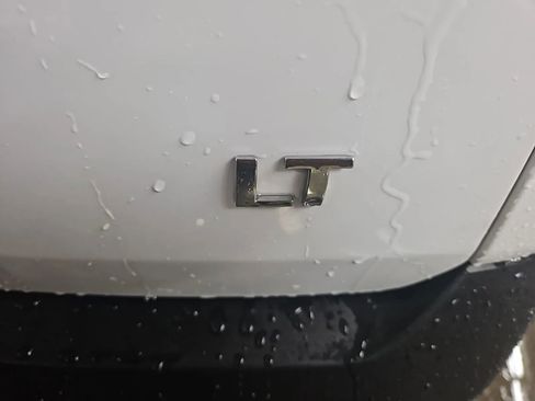 Used 2019 Chevrolet Traverse LT image 17