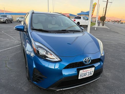 Used 2018 Toyota Prius C One image 4