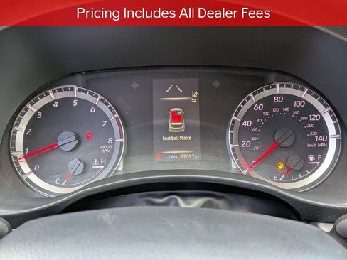 Used 2022 Toyota Highlander L FWD image 29