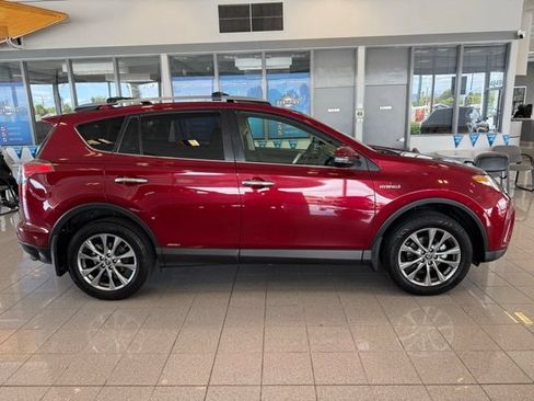 Used 2018 Toyota RAV4 Limited w/ Advanced Technology Package AWD/4WD image 2