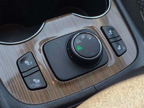 Used 2020 GMC Acadia SLE w/ Driver Convenience Package image 28