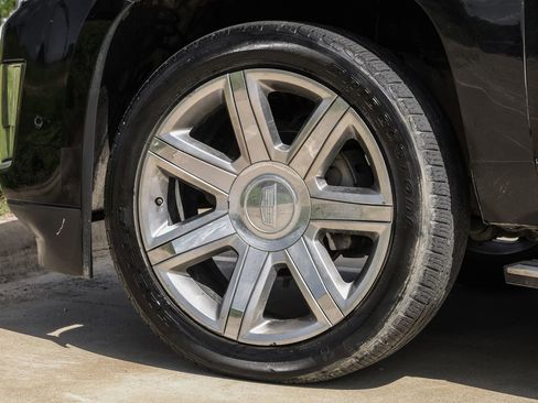 Used 2018 Cadillac Escalade ESV Luxury RWD image 51