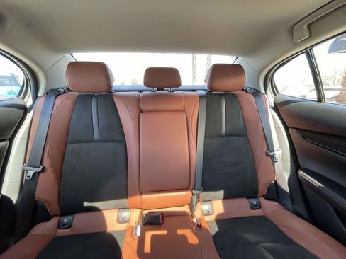 Used 2024 MAZDA MAZDA3 s image 31