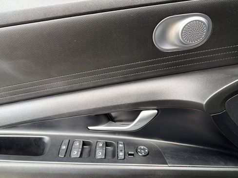 Used 2022 Hyundai Elantra Blue image 11