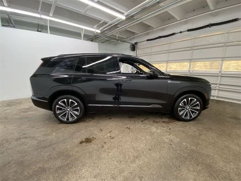 Used 2026 Cadillac Vistiq Sport image 7