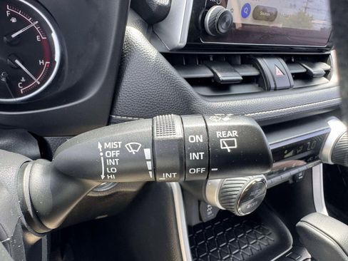 Used 2025 Toyota RAV4 XLE FWD image 31