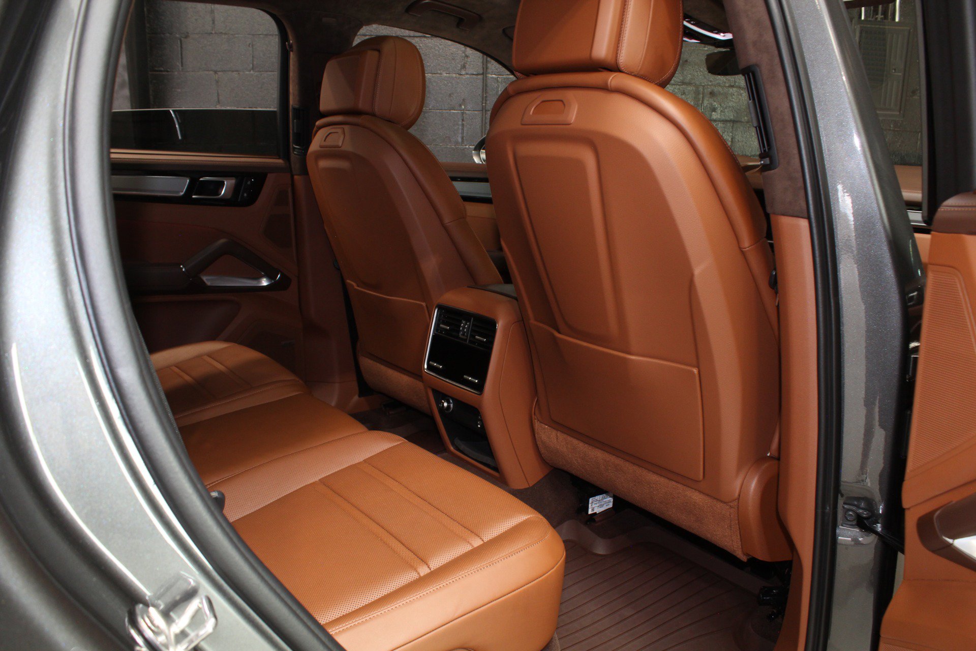 Used 2023 Porsche Cayenne Turbo AWD/4WD image 55