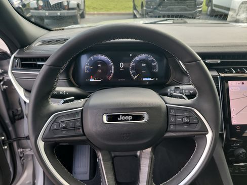 Used 2024 Jeep Grand Cherokee Limited w/ Black Appearance Package RWD image 26