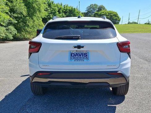 Used 2024 Chevrolet Trax ACTIV w/ Sunroof Package FWD image 5