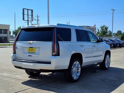 Used 2018 Cadillac Escalade Platinum AWD/4WD image 2