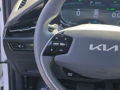 Certified 2025 Kia Niro EX FWD image 18