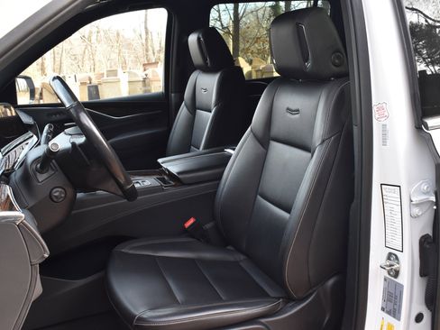 Used 2023 Cadillac Escalade ESV Luxury image 23