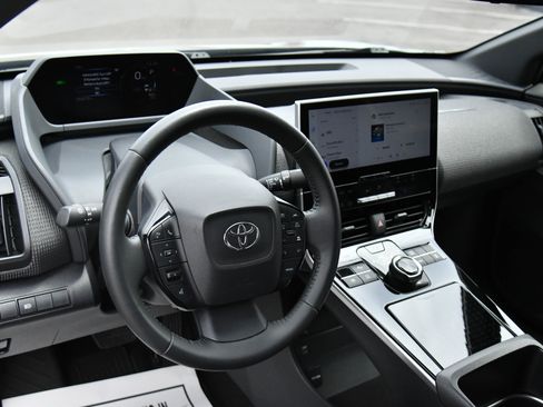 Used 2023 Toyota bZ4X FWD image 14