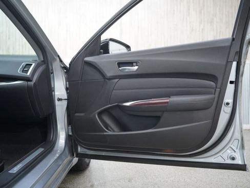 Used 2017 Acura TLX FWD image 32