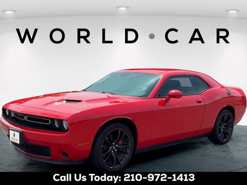 Used 2018 Dodge Challenger SXT w/ Super Sport Group (SS/T) RWD image 3