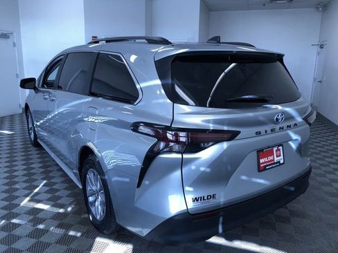 Certified 2024 Toyota Sienna XLE image 12