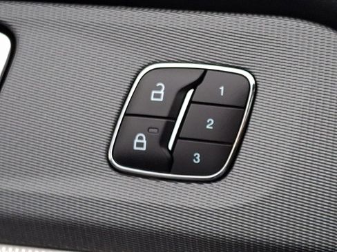 Used 2025 Ford Explorer ST image 28